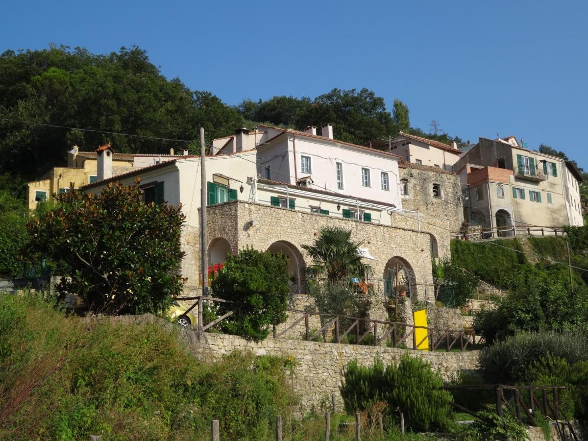 B&B Rubando Le Nuvole Orco Feglino Exterior photo